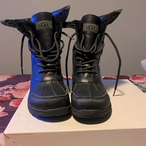 Ugg boot all black size 1y